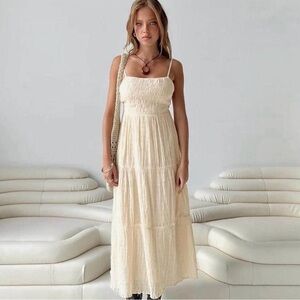 Princess Polly cream maxi dress
Size: US2 / UK6